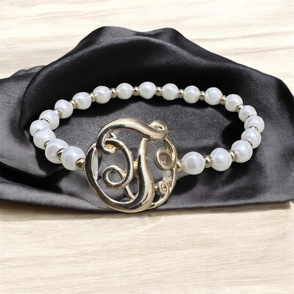 Bansri Elegant Pearl Initial Stretch Bracelet Gold Tone Letter T, New - Picture 1 of 5